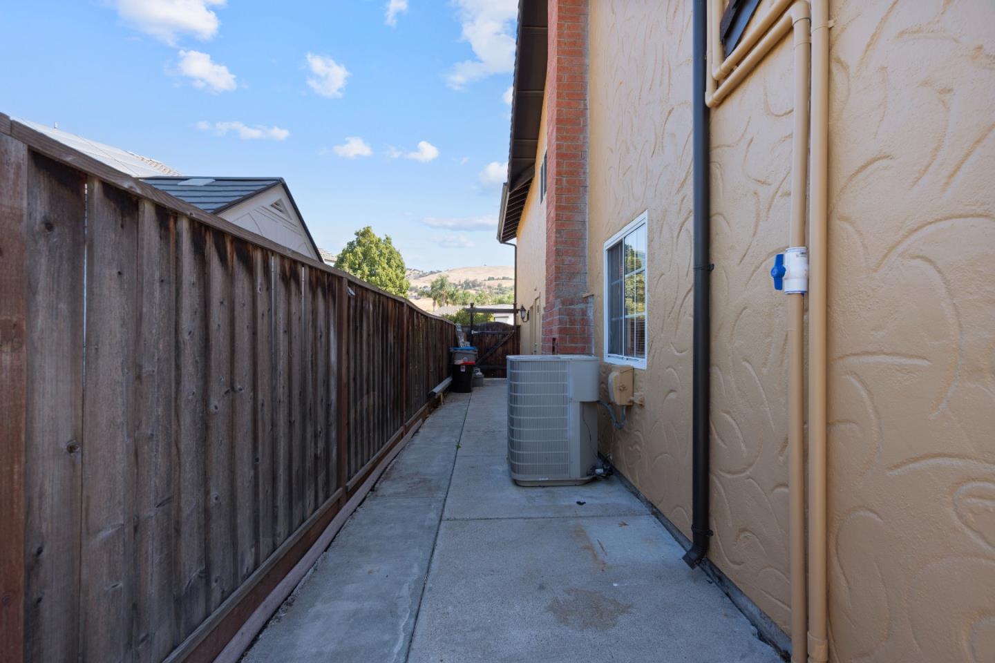 Detail Gallery Image 62 of 65 For 2859 Broken Oak Ct, San Jose,  CA 95148 - 4 Beds | 2/1 Baths
