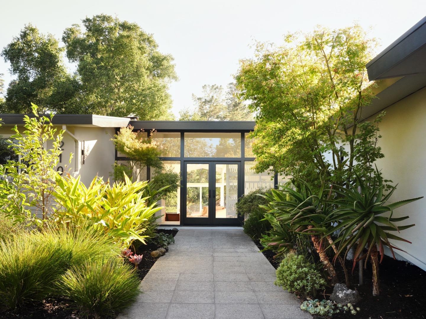 Detail Gallery Image 1 of 16 For 210 Cervantes Rd, Portola Valley,  CA 94028 - 5 Beds | 4 Baths