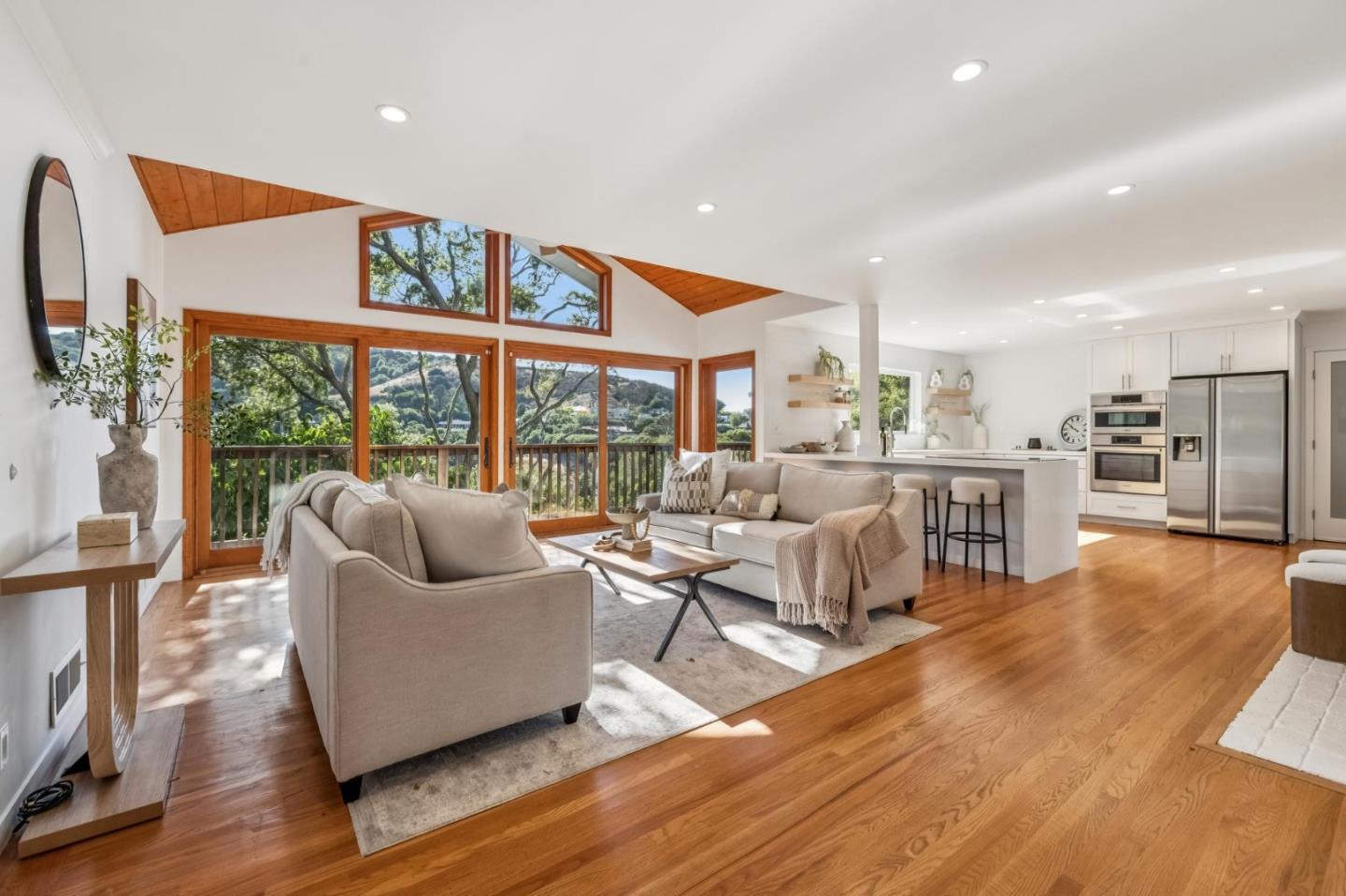 Detail Gallery Image 3 of 25 For 708 Linda Ct, San Mateo,  CA 94403 - 3 Beds | 2/1 Baths
