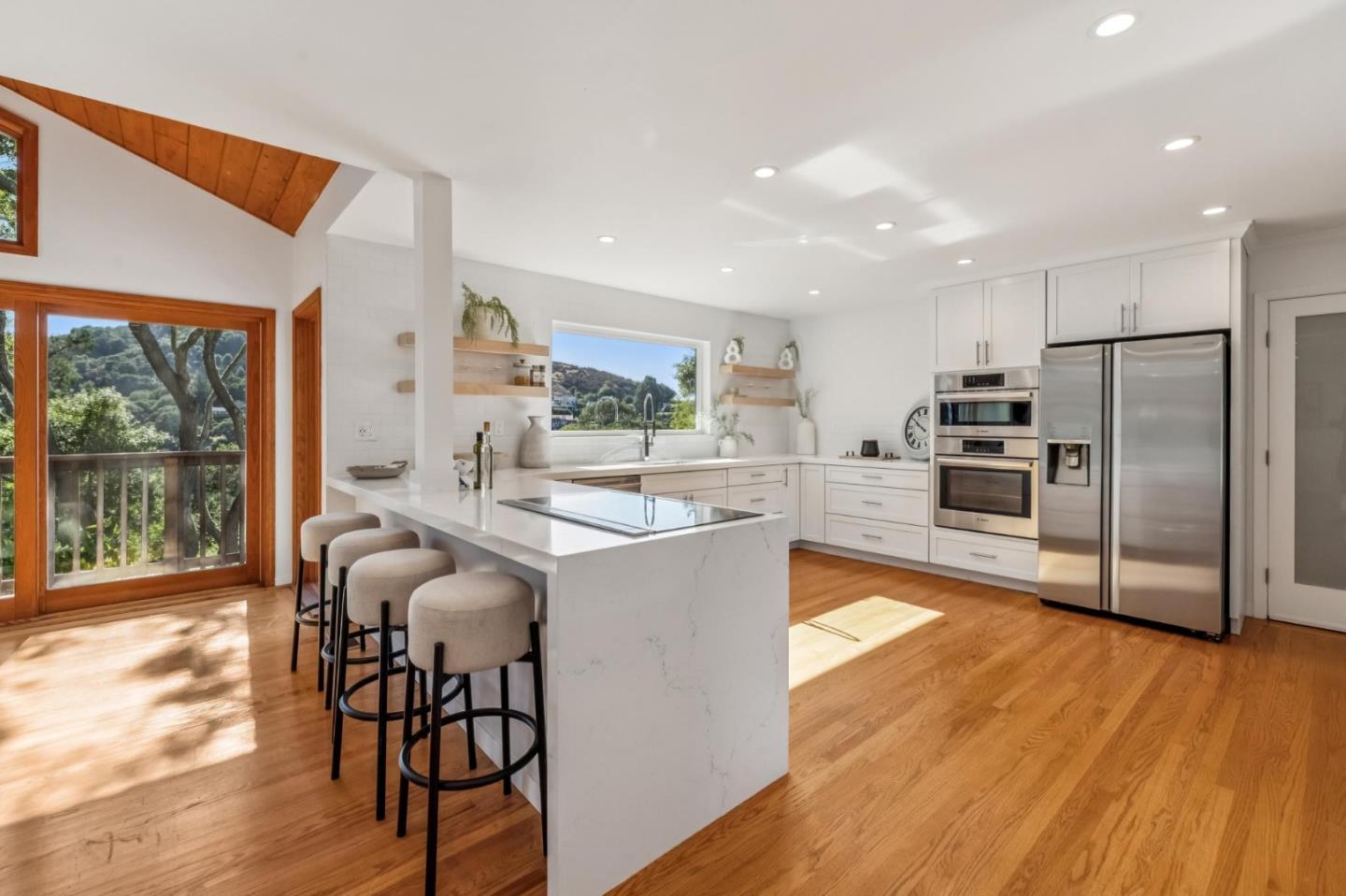 Detail Gallery Image 6 of 25 For 708 Linda Ct, San Mateo,  CA 94403 - 3 Beds | 2/1 Baths