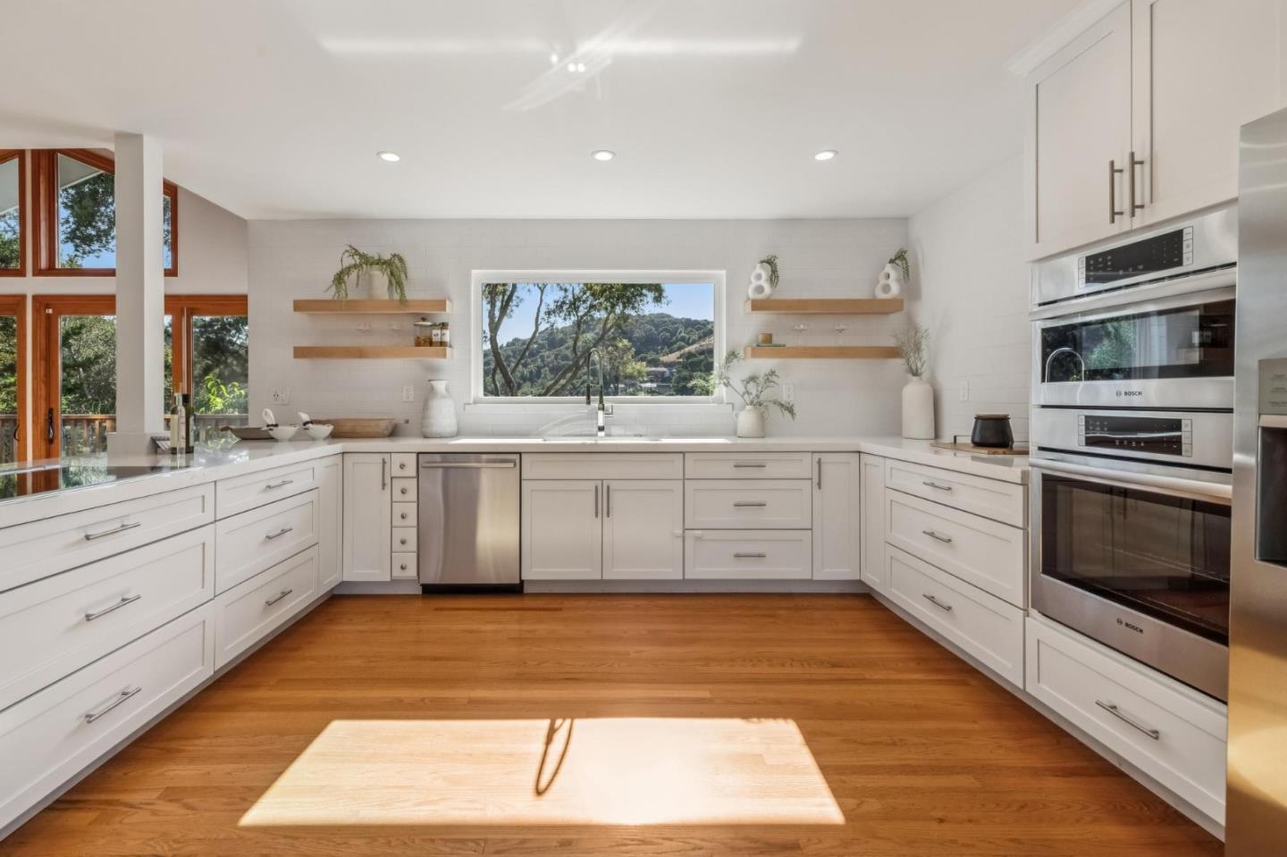 Detail Gallery Image 7 of 25 For 708 Linda Ct, San Mateo,  CA 94403 - 3 Beds | 2/1 Baths