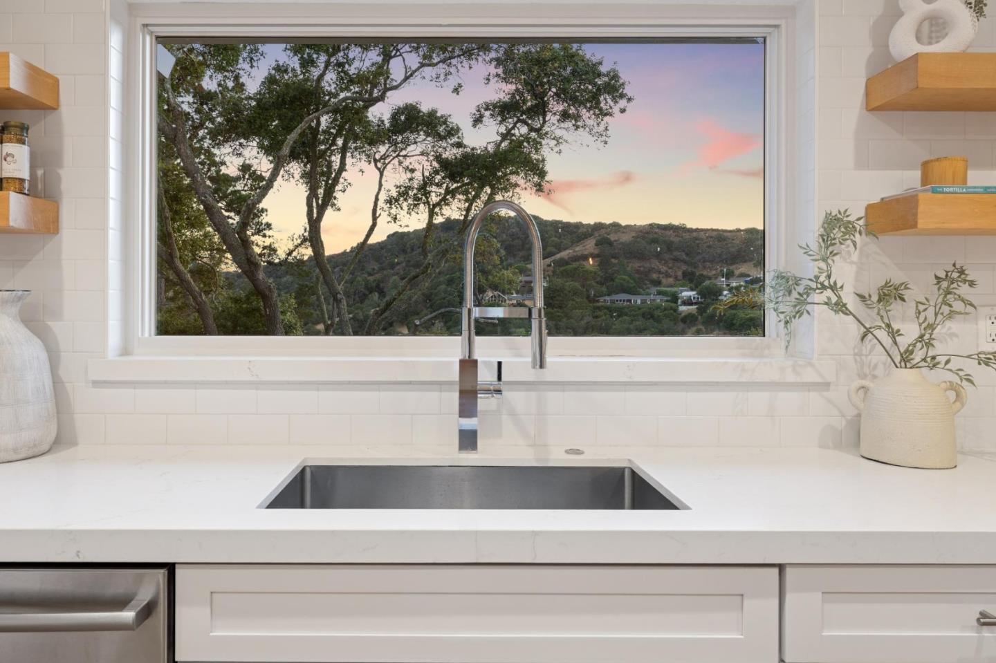 Detail Gallery Image 8 of 25 For 708 Linda Ct, San Mateo,  CA 94403 - 3 Beds | 2/1 Baths