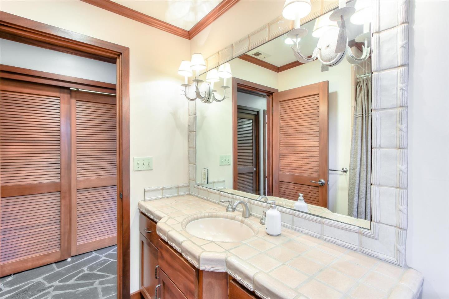 Detail Gallery Image 20 of 31 For 623 1/2 Paco Dr, Los Altos,  CA 94024 - 2 Beds | 1 Baths