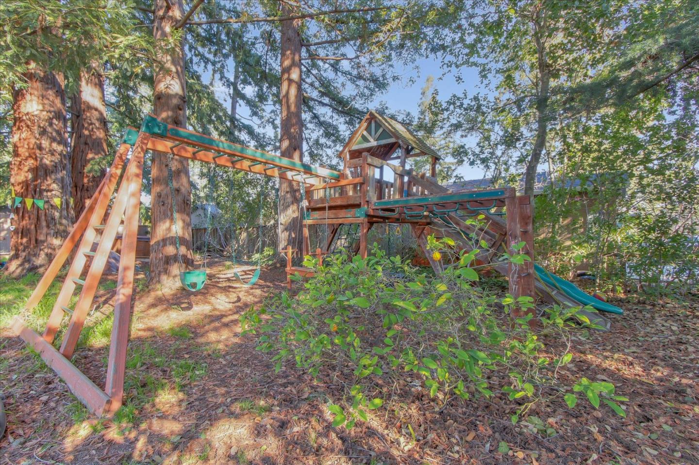 Detail Gallery Image 27 of 31 For 623 1/2 Paco Dr, Los Altos,  CA 94024 - 2 Beds | 1 Baths