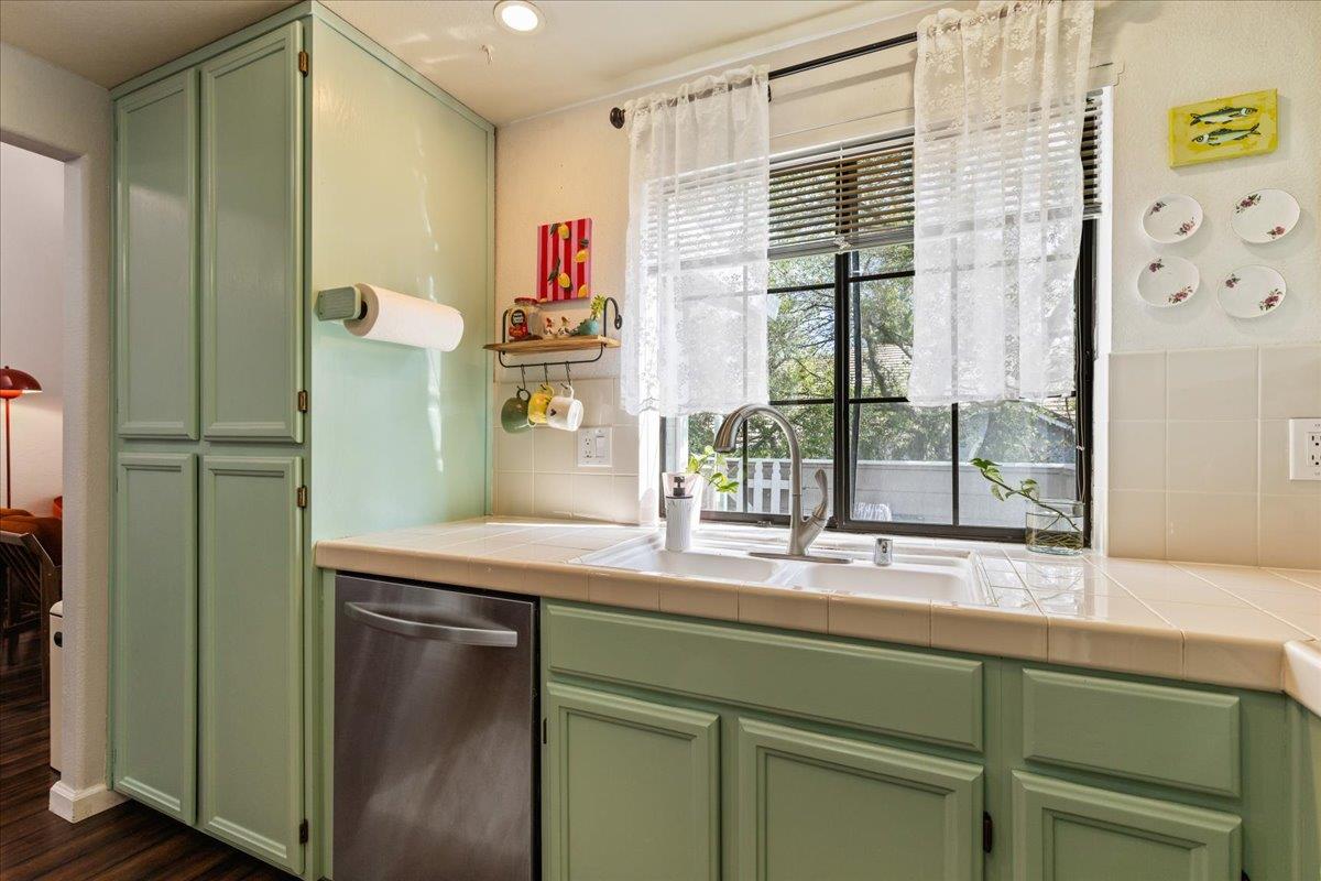 Detail Gallery Image 10 of 16 For 2878 Buena Crest Ct, San Jose,  CA 95121 - 2 Beds | 2 Baths