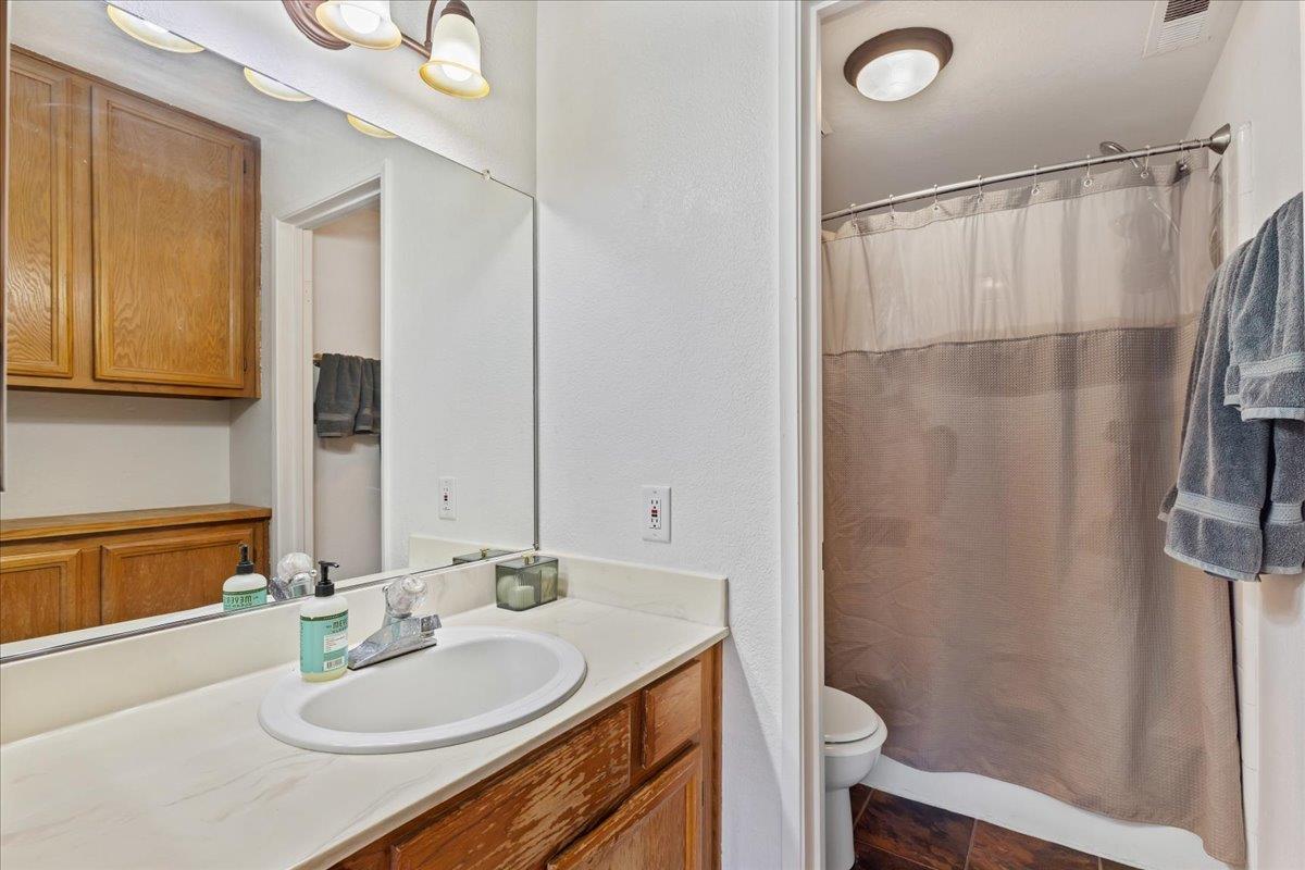 Detail Gallery Image 15 of 16 For 2878 Buena Crest Ct, San Jose,  CA 95121 - 2 Beds | 2 Baths