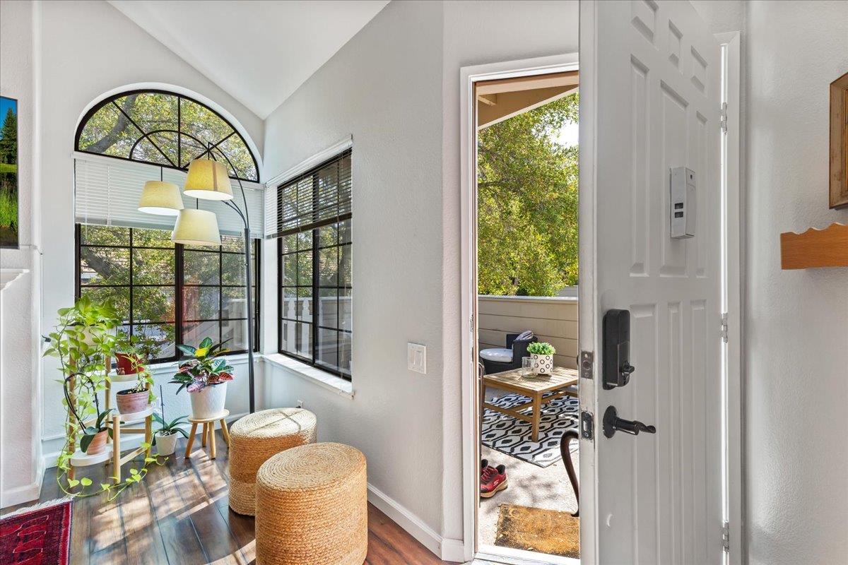 Detail Gallery Image 3 of 16 For 2878 Buena Crest Ct, San Jose,  CA 95121 - 2 Beds | 2 Baths