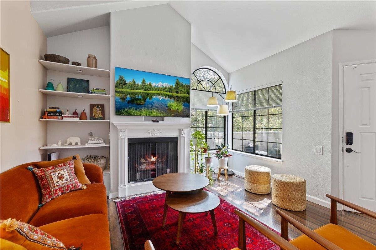 Detail Gallery Image 5 of 16 For 2878 Buena Crest Ct, San Jose,  CA 95121 - 2 Beds | 2 Baths