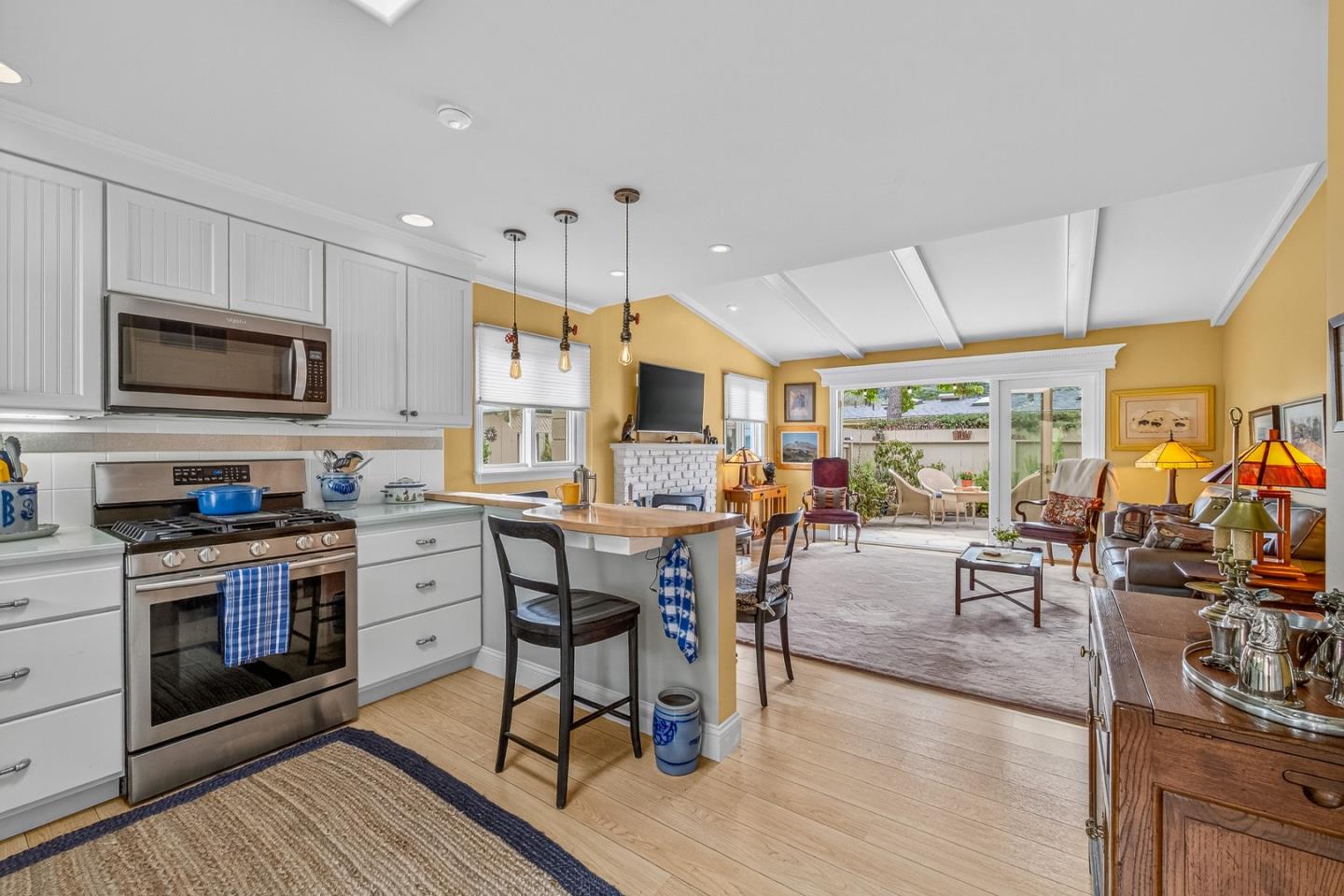Detail Gallery Image 3 of 42 For 171 Hacienda Carmel, Carmel,  CA 93923 - 2 Beds | 2 Baths