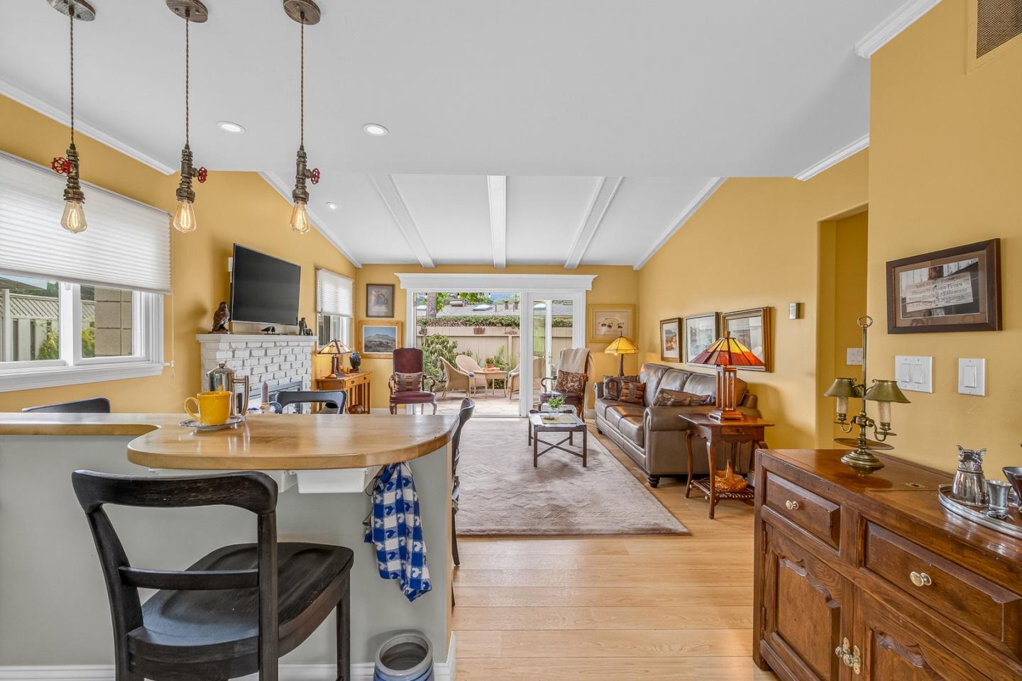 Detail Gallery Image 4 of 42 For 171 Hacienda Carmel, Carmel,  CA 93923 - 2 Beds | 2 Baths