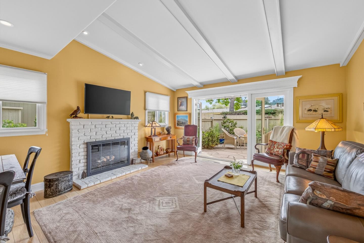 Detail Gallery Image 5 of 42 For 171 Hacienda Carmel, Carmel,  CA 93923 - 2 Beds | 2 Baths