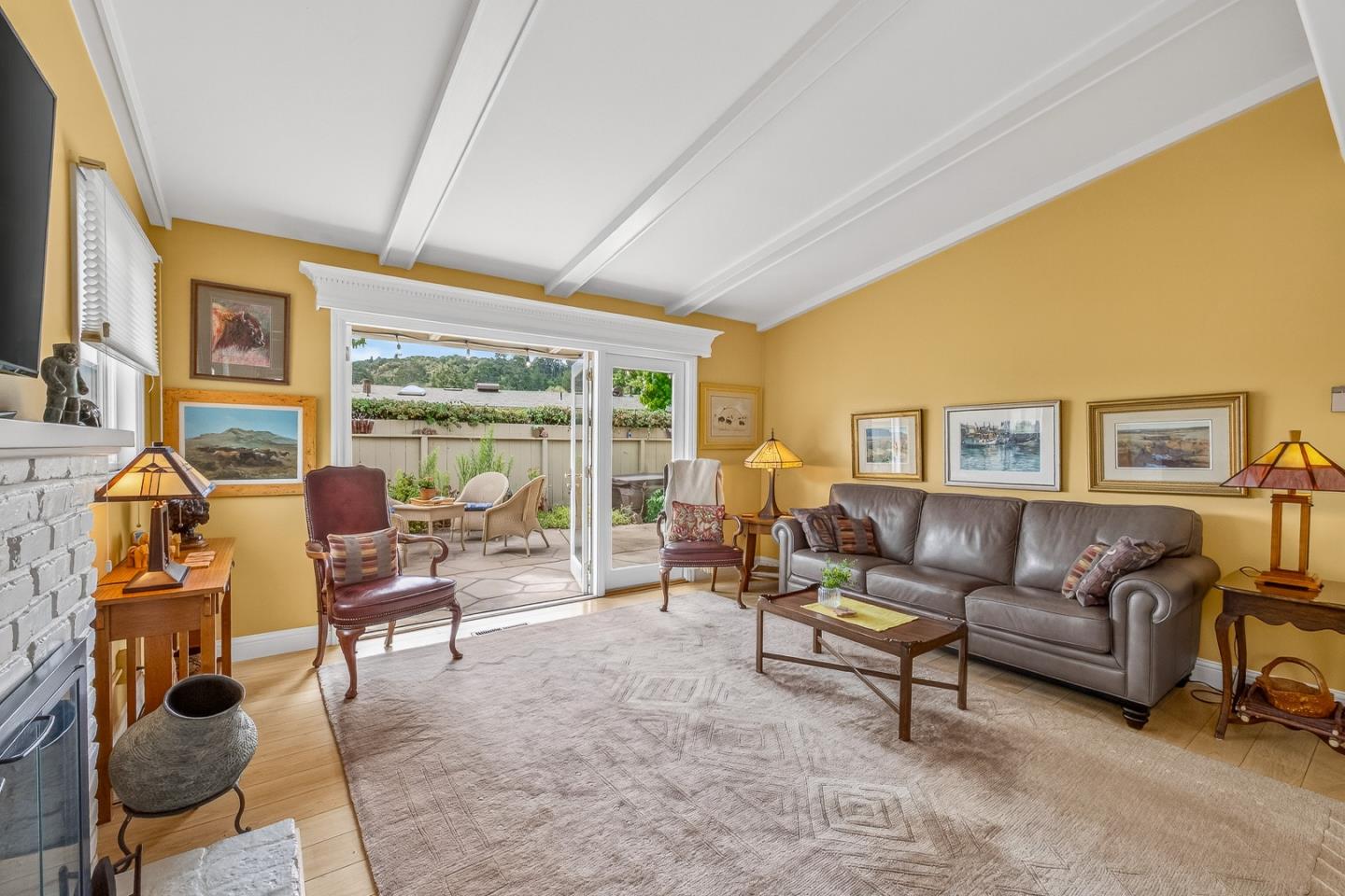 Detail Gallery Image 6 of 42 For 171 Hacienda Carmel, Carmel,  CA 93923 - 2 Beds | 2 Baths