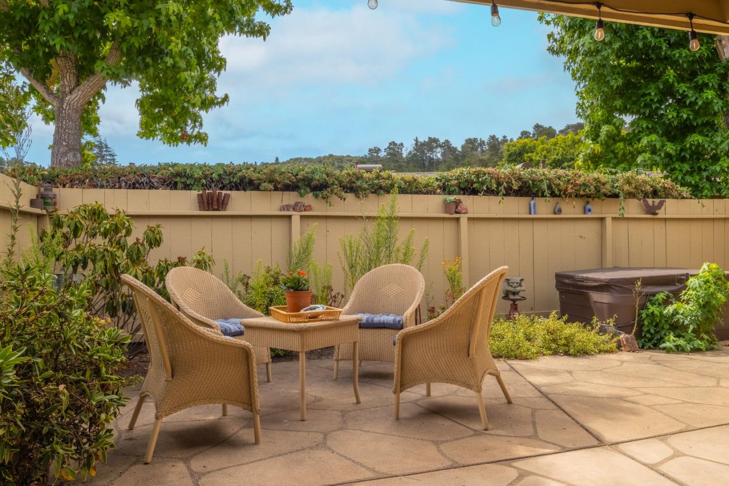 Detail Gallery Image 7 of 42 For 171 Hacienda Carmel, Carmel,  CA 93923 - 2 Beds | 2 Baths