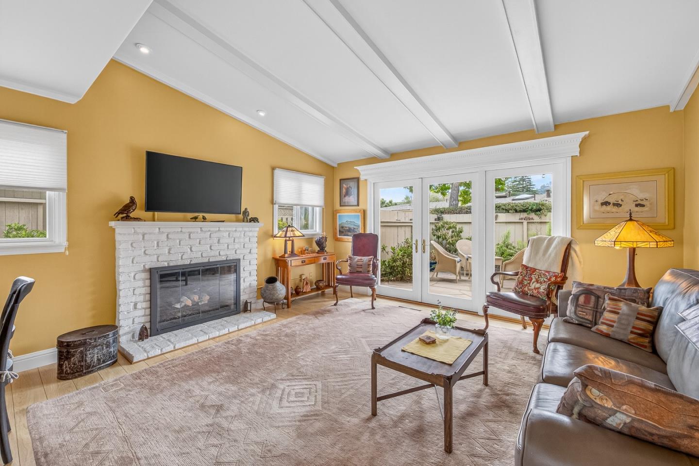 Detail Gallery Image 8 of 42 For 171 Hacienda Carmel, Carmel,  CA 93923 - 2 Beds | 2 Baths