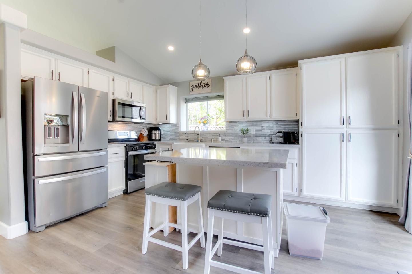 Detail Gallery Image 12 of 43 For 1330 Meridian St, Hollister,  CA 95023 - 4 Beds | 2 Baths