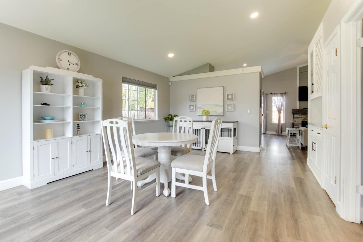 Detail Gallery Image 6 of 43 For 1330 Meridian St, Hollister,  CA 95023 - 4 Beds | 2 Baths