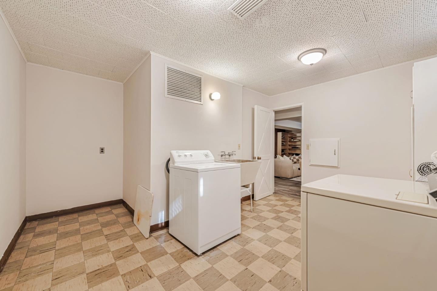 Detail Gallery Image 26 of 38 For 1028 Pascoe Ave, San Jose,  CA 95125 - 3 Beds | 3 Baths
