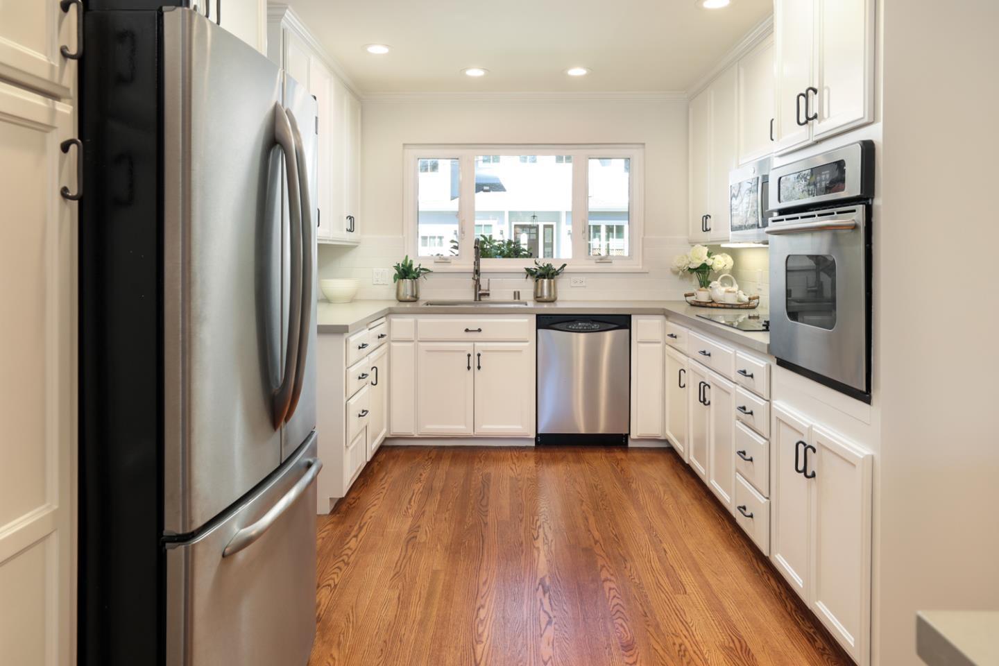 Detail Gallery Image 6 of 19 For 1015 Mallet Ct, Menlo Park,  CA 94025 - 2 Beds | 1/1 Baths