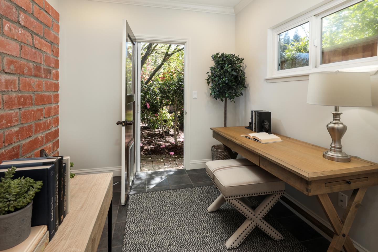 Detail Gallery Image 9 of 19 For 1015 Mallet Ct, Menlo Park,  CA 94025 - 2 Beds | 1/1 Baths