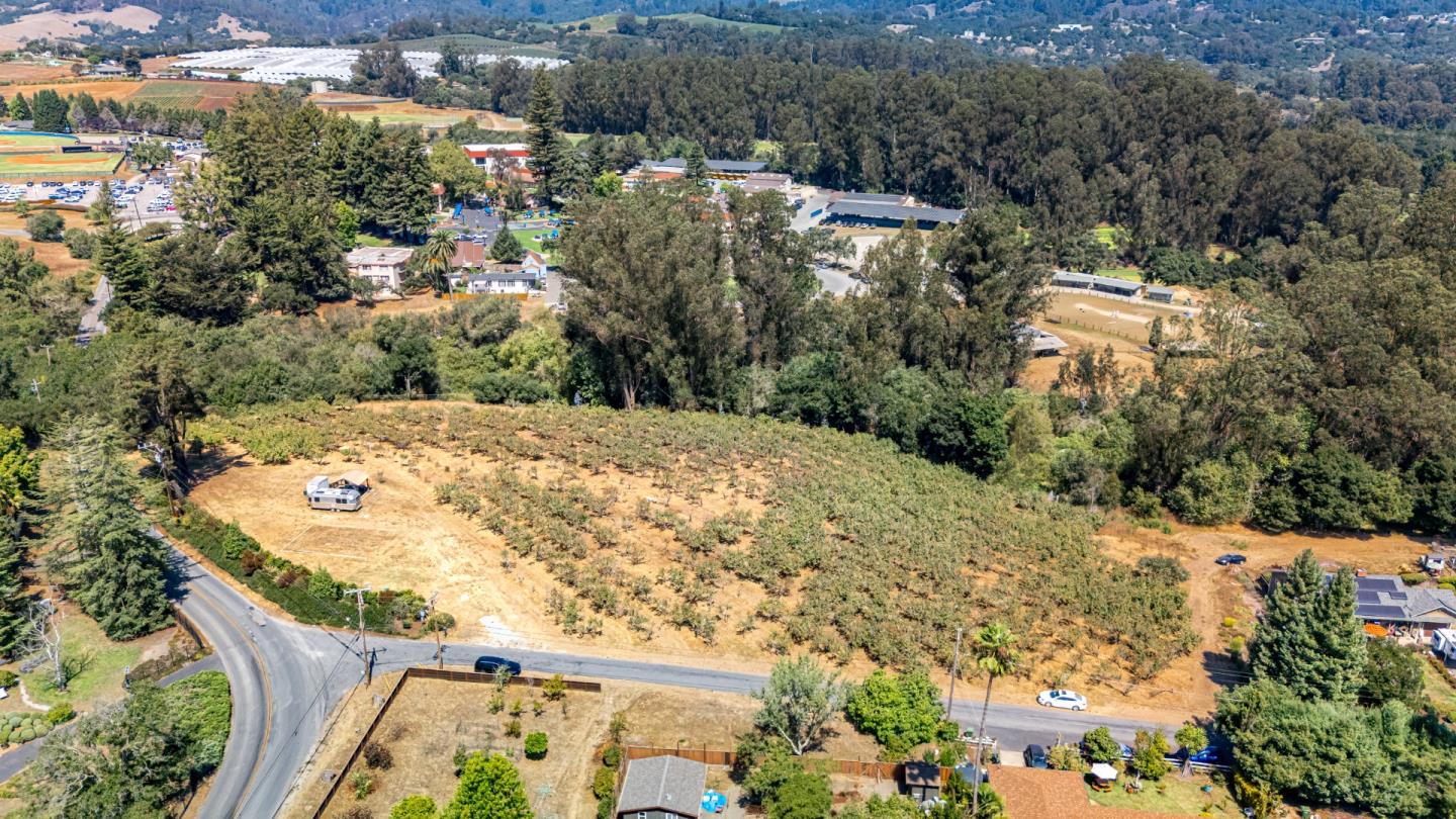 Detail Gallery Image 11 of 26 For 125 Gilchrist Way, Watsonville,  CA 95076 - – Beds | – Baths