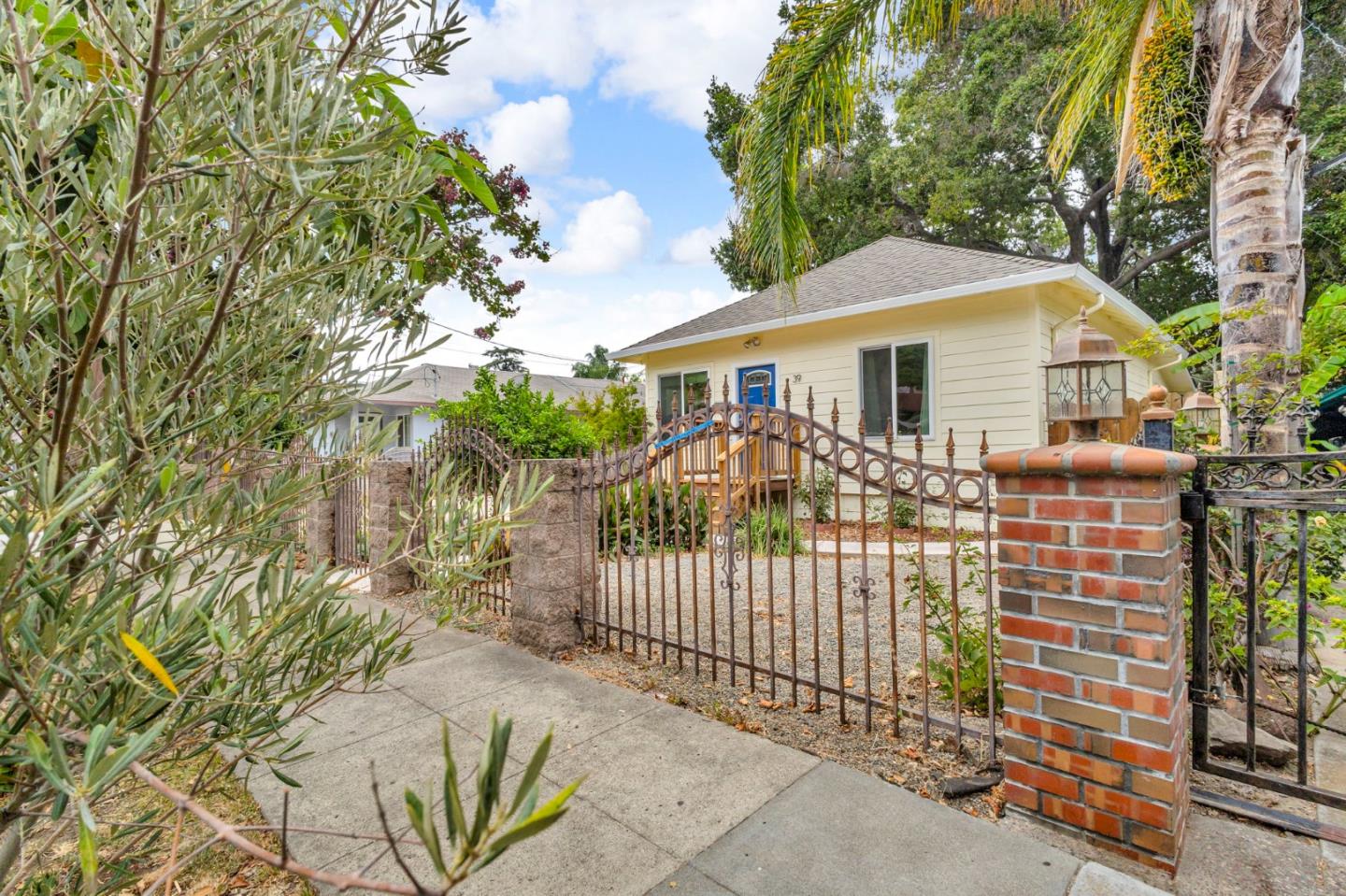 Detail Gallery Image 2 of 28 For 39 S 23rd St, San Jose,  CA 95116 - 2 Beds | 2 Baths