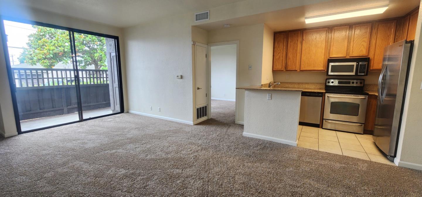 Detail Gallery Image 10 of 19 For 417 Tyler Pl #I,  Salinas,  CA 93906 - 1 Beds | 1 Baths