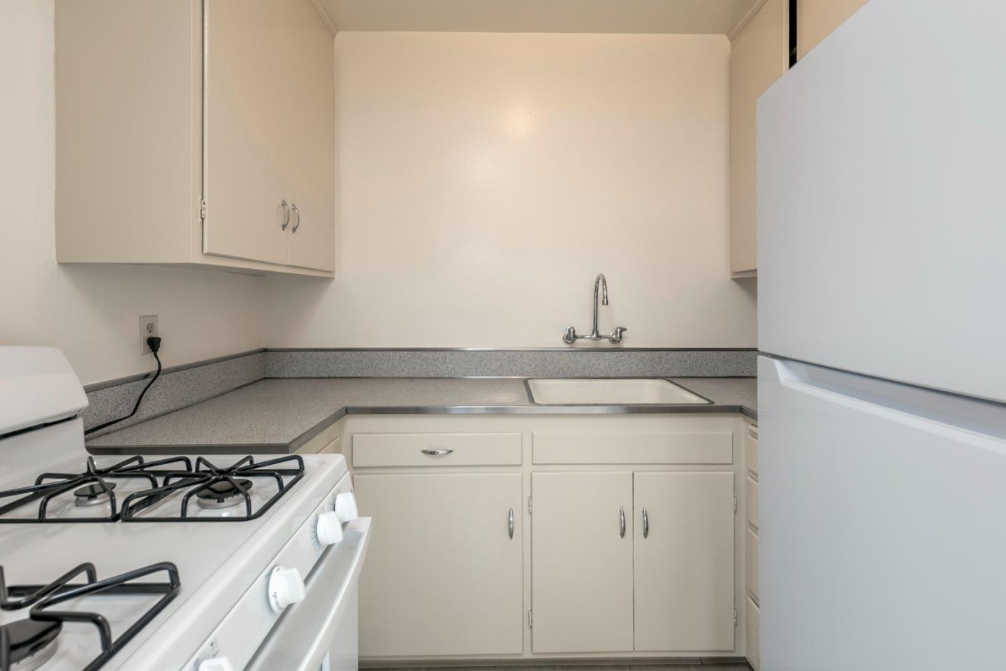 Detail Gallery Image 11 of 30 For 1249 Oak Grove Ave, Burlingame,  CA 94010 - – Beds | – Baths