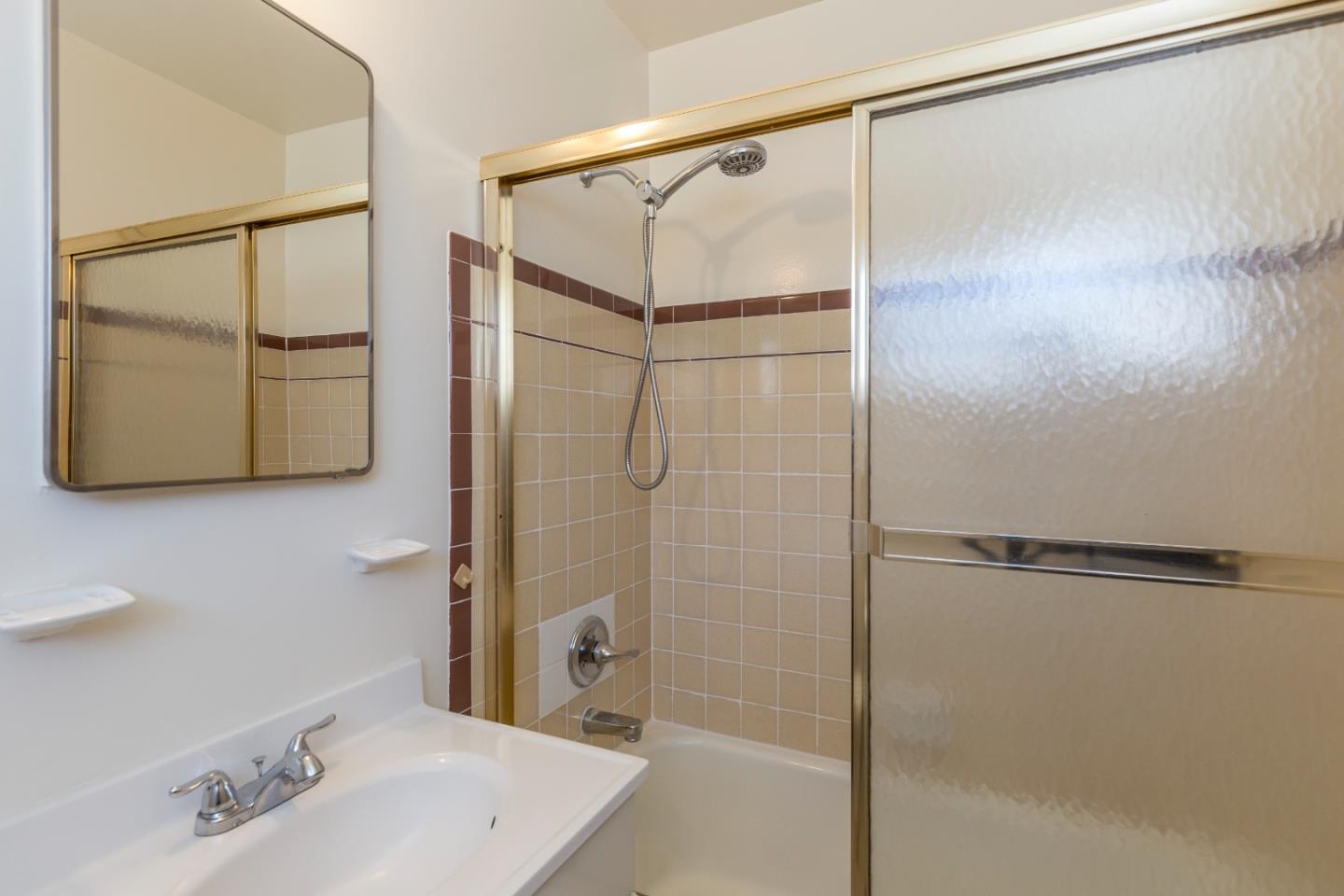 Detail Gallery Image 12 of 30 For 1249 Oak Grove Ave, Burlingame,  CA 94010 - – Beds | – Baths