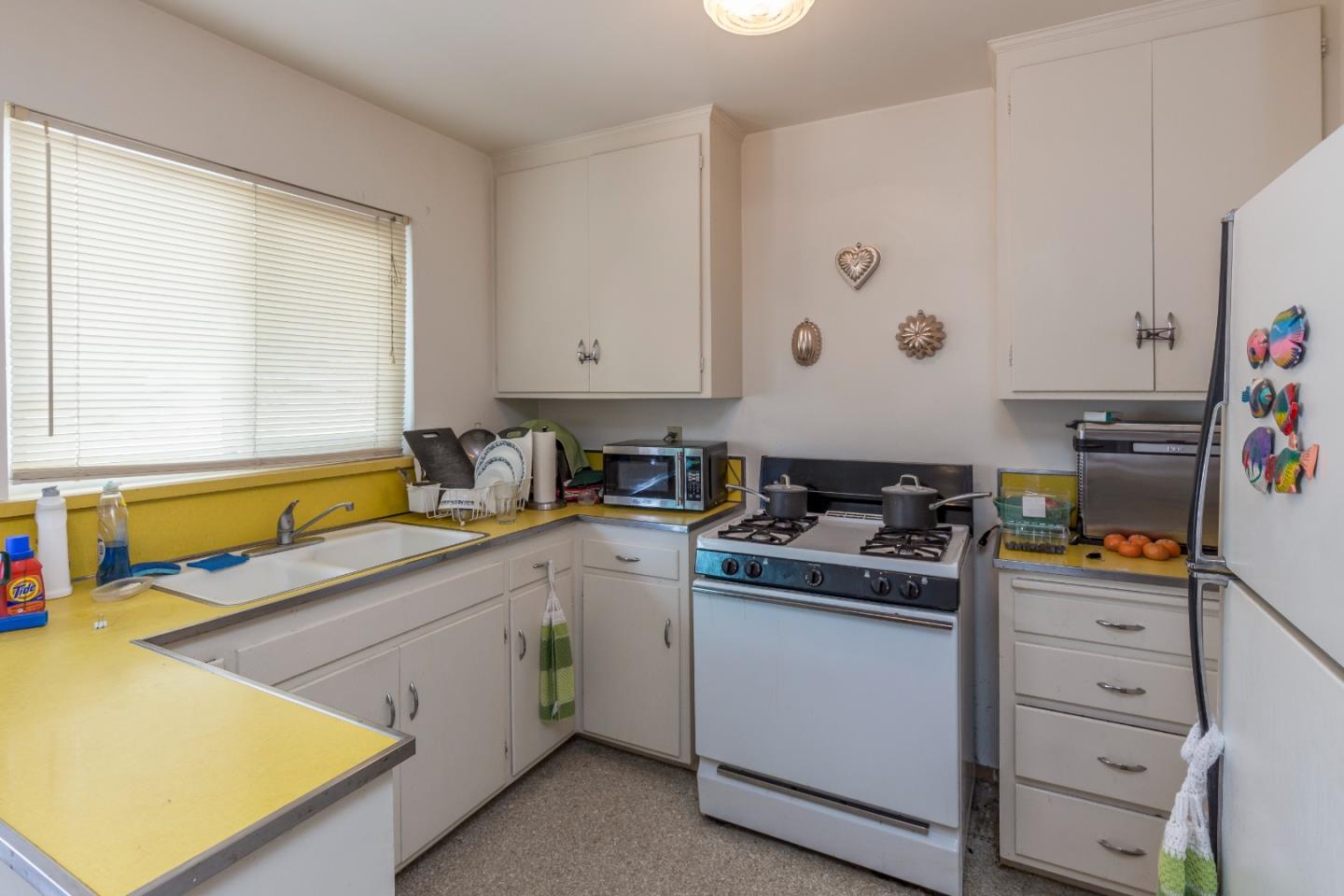 Detail Gallery Image 24 of 30 For 1249 Oak Grove Ave, Burlingame,  CA 94010 - – Beds | – Baths