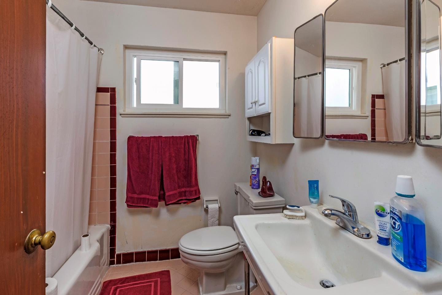 Detail Gallery Image 25 of 30 For 1249 Oak Grove Ave, Burlingame,  CA 94010 - – Beds | – Baths