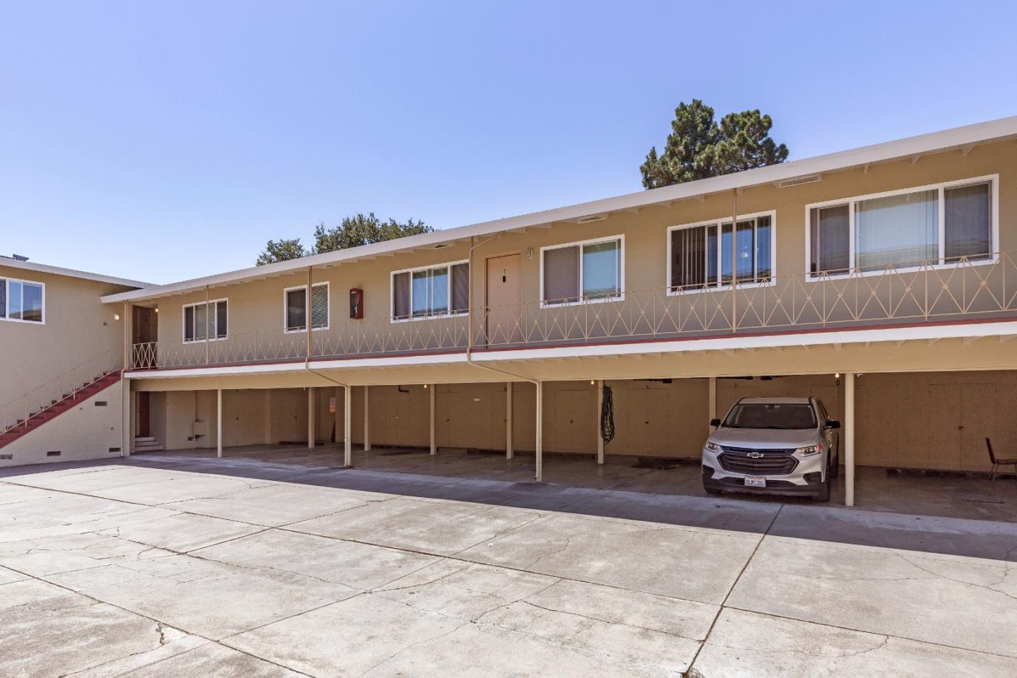 Detail Gallery Image 7 of 30 For 1249 Oak Grove Ave, Burlingame,  CA 94010 - – Beds | – Baths