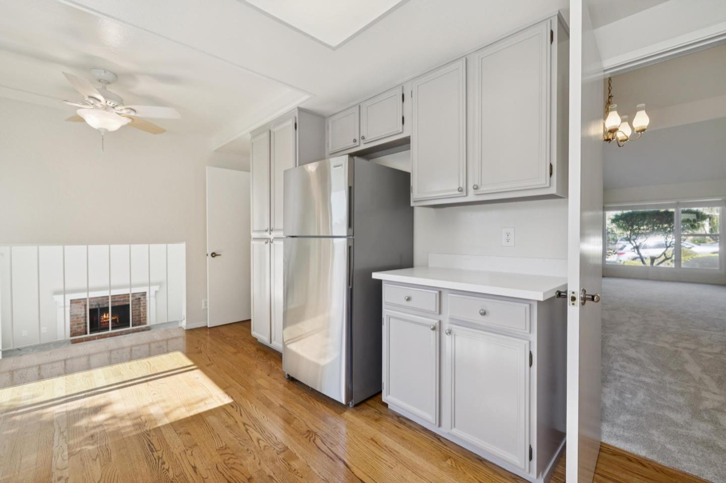 Detail Gallery Image 13 of 46 For 2016 Fairmont Dr, San Mateo,  CA 94402 - 3 Beds | 2/1 Baths