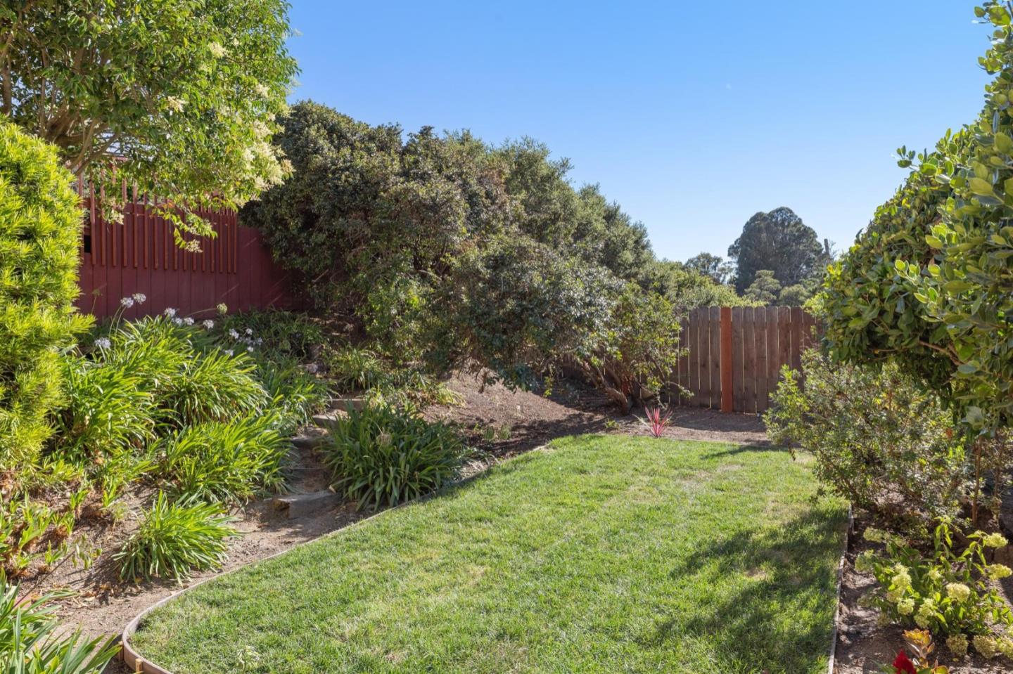 Detail Gallery Image 3 of 46 For 2016 Fairmont Dr, San Mateo,  CA 94402 - 3 Beds | 2/1 Baths