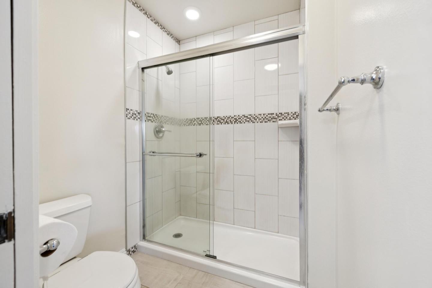Detail Gallery Image 33 of 46 For 2016 Fairmont Dr, San Mateo,  CA 94402 - 3 Beds | 2/1 Baths