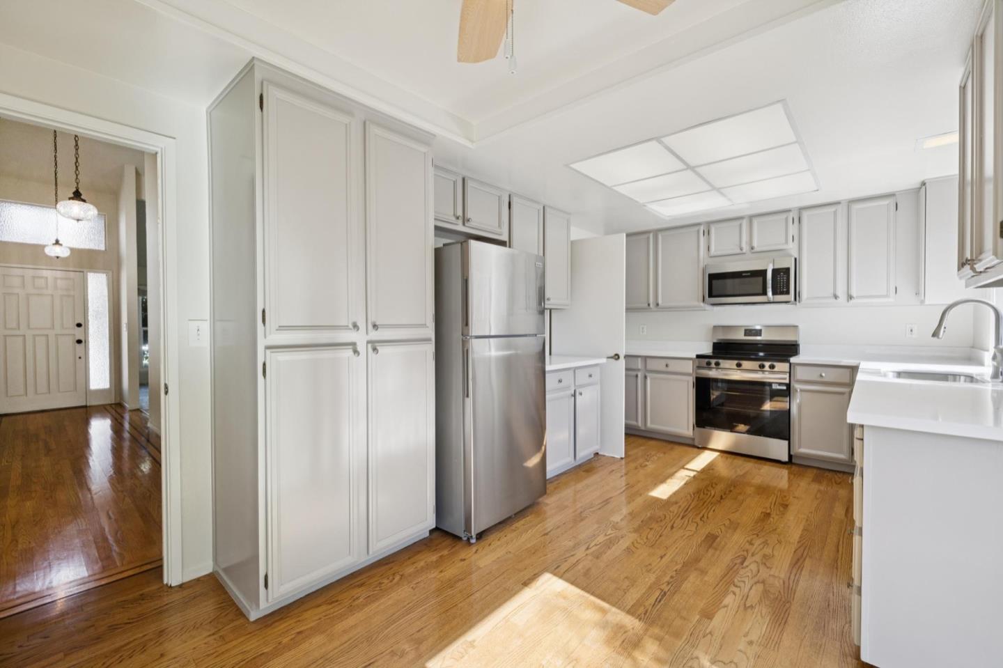 Detail Gallery Image 9 of 46 For 2016 Fairmont Dr, San Mateo,  CA 94402 - 3 Beds | 2/1 Baths
