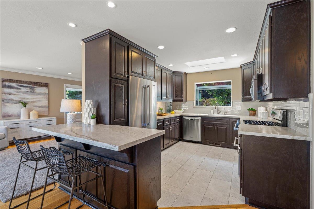 Detail Gallery Image 9 of 42 For 25400 Radonich Rd, Los Gatos,  CA 95033 - 3 Beds | 2/1 Baths