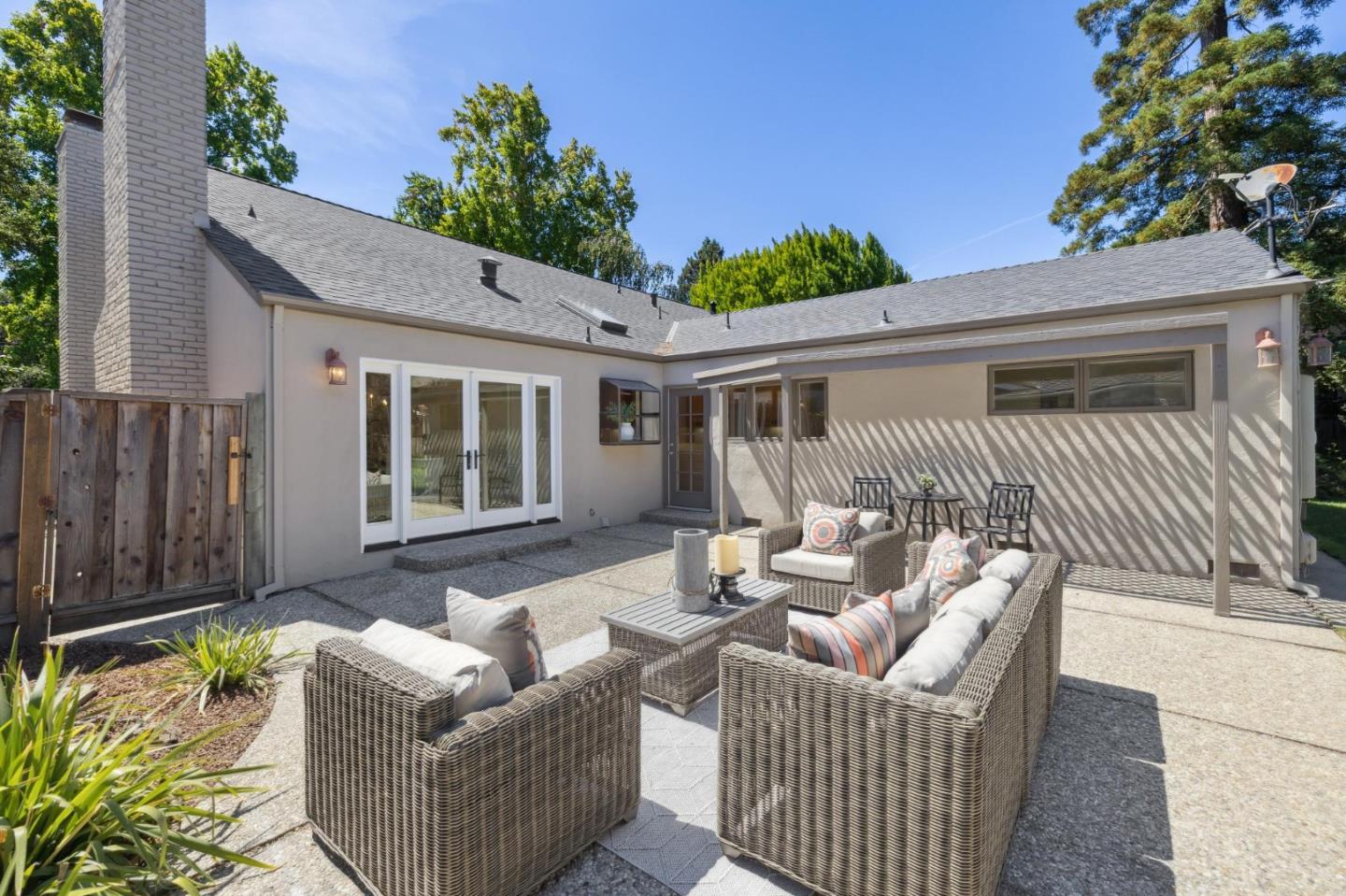 Detail Gallery Image 22 of 25 For 1417 Pitman Ave, Palo Alto,  CA 94301 - 5 Beds | 3 Baths