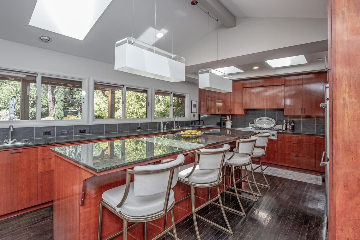 Detail Gallery Image 11 of 41 For 11981 Magdalena Ave, Los Altos Hills,  CA 94024 - 3 Beds | 2/1 Baths