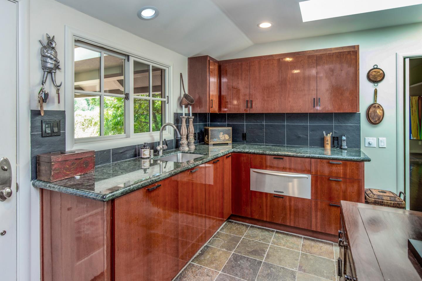 Detail Gallery Image 14 of 41 For 11981 Magdalena Ave, Los Altos Hills,  CA 94024 - 3 Beds | 2/1 Baths