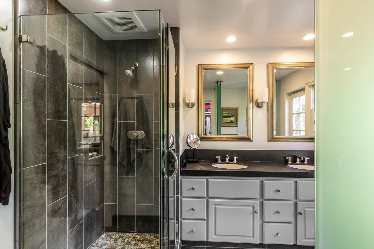 Detail Gallery Image 19 of 41 For 11981 Magdalena Ave, Los Altos Hills,  CA 94024 - 3 Beds | 2/1 Baths