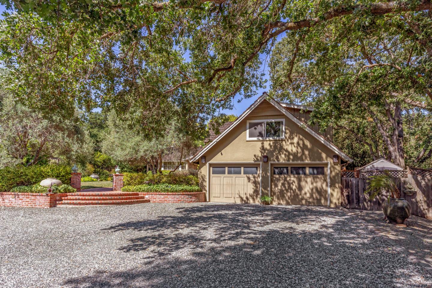 Detail Gallery Image 3 of 41 For 11981 Magdalena Ave, Los Altos Hills,  CA 94024 - 3 Beds | 2/1 Baths
