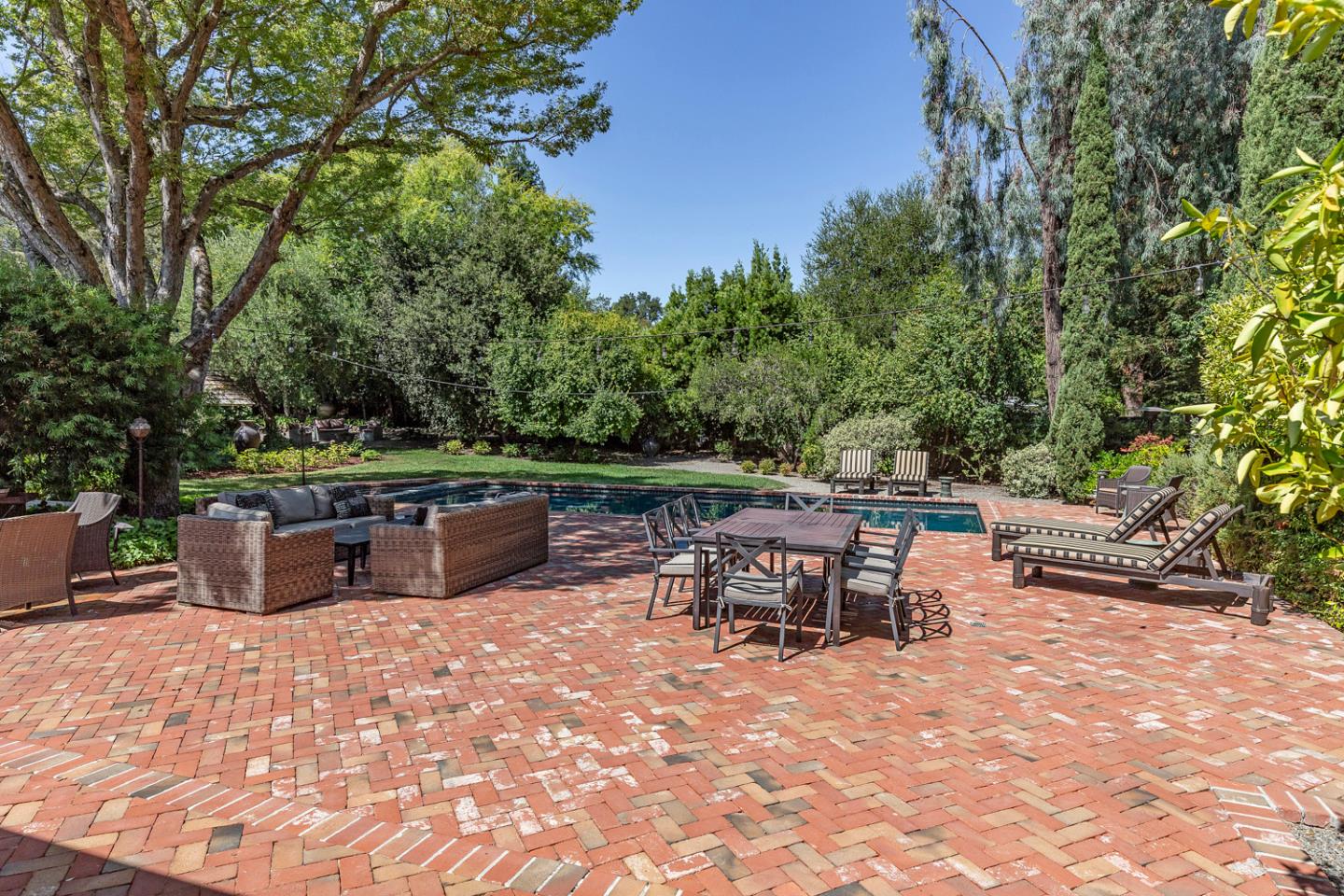 Detail Gallery Image 30 of 41 For 11981 Magdalena Ave, Los Altos Hills,  CA 94024 - 3 Beds | 2/1 Baths
