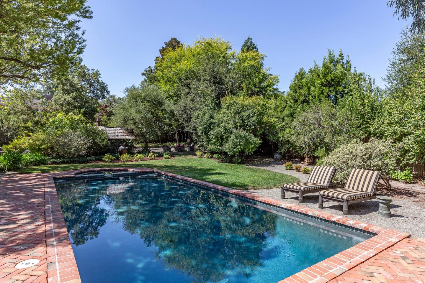 Detail Gallery Image 31 of 41 For 11981 Magdalena Ave, Los Altos Hills,  CA 94024 - 3 Beds | 2/1 Baths