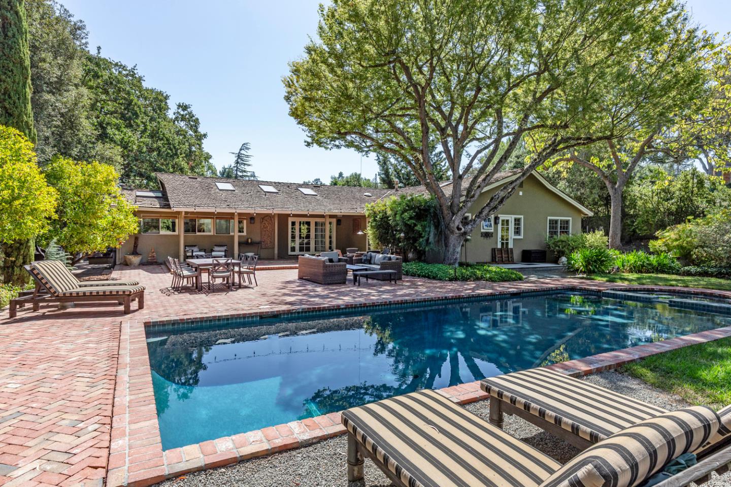Detail Gallery Image 32 of 41 For 11981 Magdalena Ave, Los Altos Hills,  CA 94024 - 3 Beds | 2/1 Baths