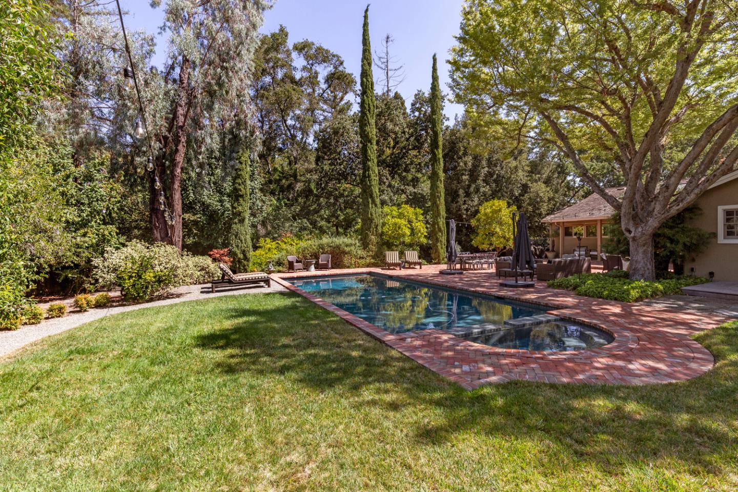 Detail Gallery Image 34 of 41 For 11981 Magdalena Ave, Los Altos Hills,  CA 94024 - 3 Beds | 2/1 Baths