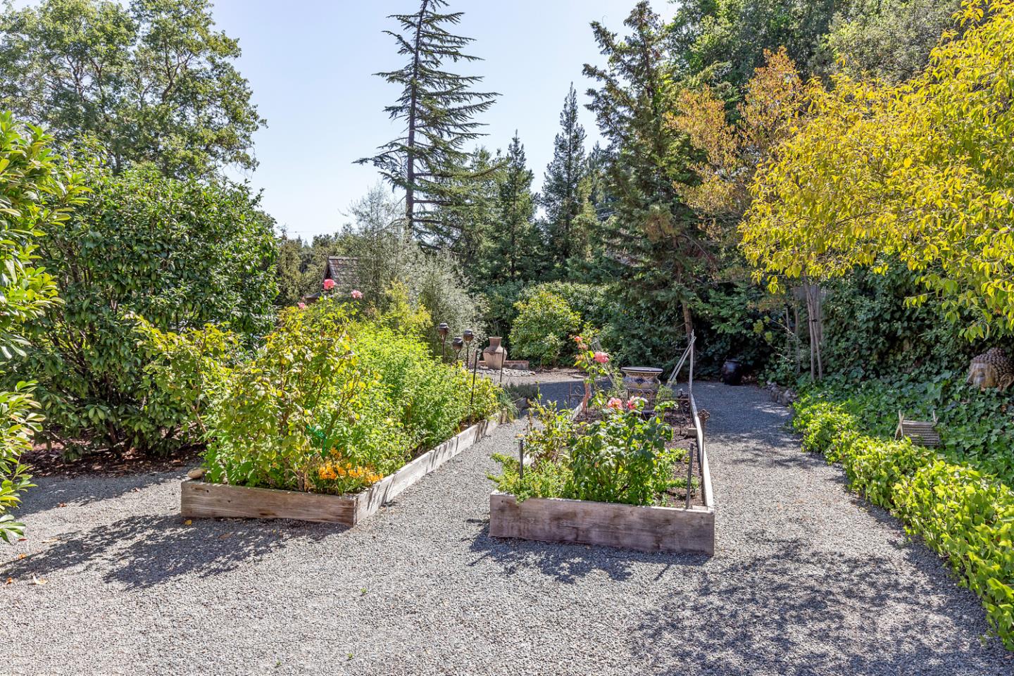 Detail Gallery Image 38 of 41 For 11981 Magdalena Ave, Los Altos Hills,  CA 94024 - 3 Beds | 2/1 Baths