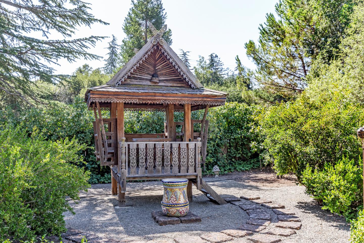 Detail Gallery Image 39 of 41 For 11981 Magdalena Ave, Los Altos Hills,  CA 94024 - 3 Beds | 2/1 Baths