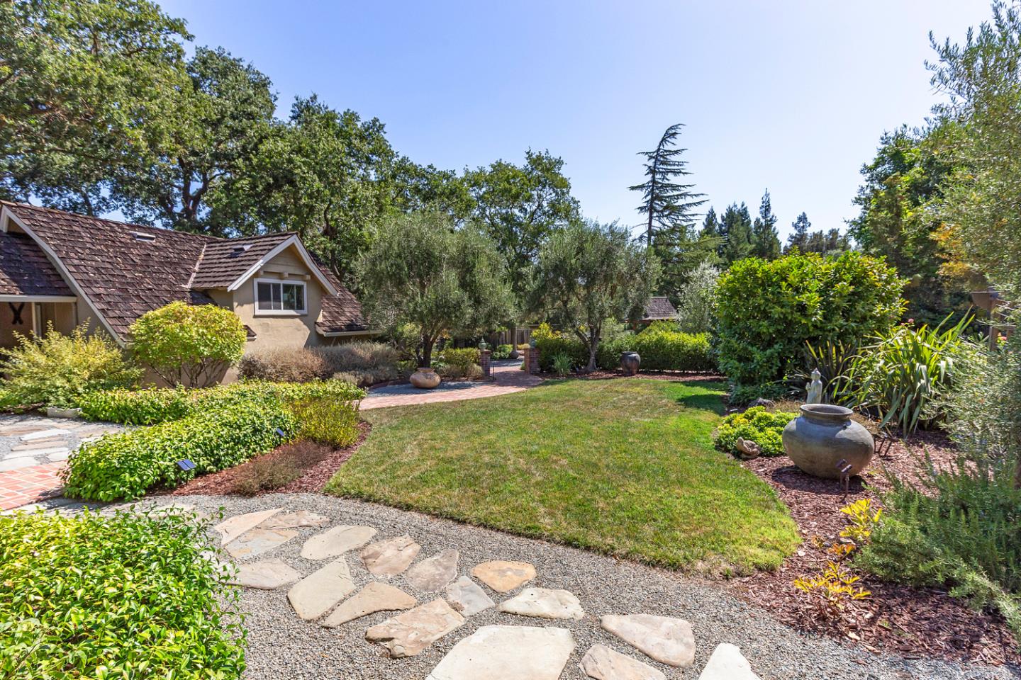 Detail Gallery Image 5 of 41 For 11981 Magdalena Ave, Los Altos Hills,  CA 94024 - 3 Beds | 2/1 Baths