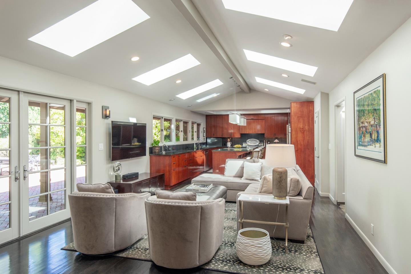 Detail Gallery Image 9 of 41 For 11981 Magdalena Ave, Los Altos Hills,  CA 94024 - 3 Beds | 2/1 Baths