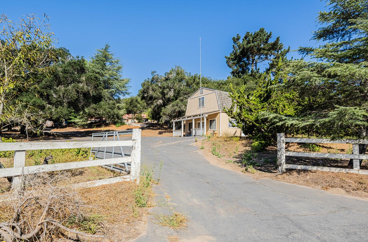 Detail Gallery Image 1 of 24 For 7500 Langley Canyon Rd, Salinas,  CA 93907 - 4 Beds | 3 Baths